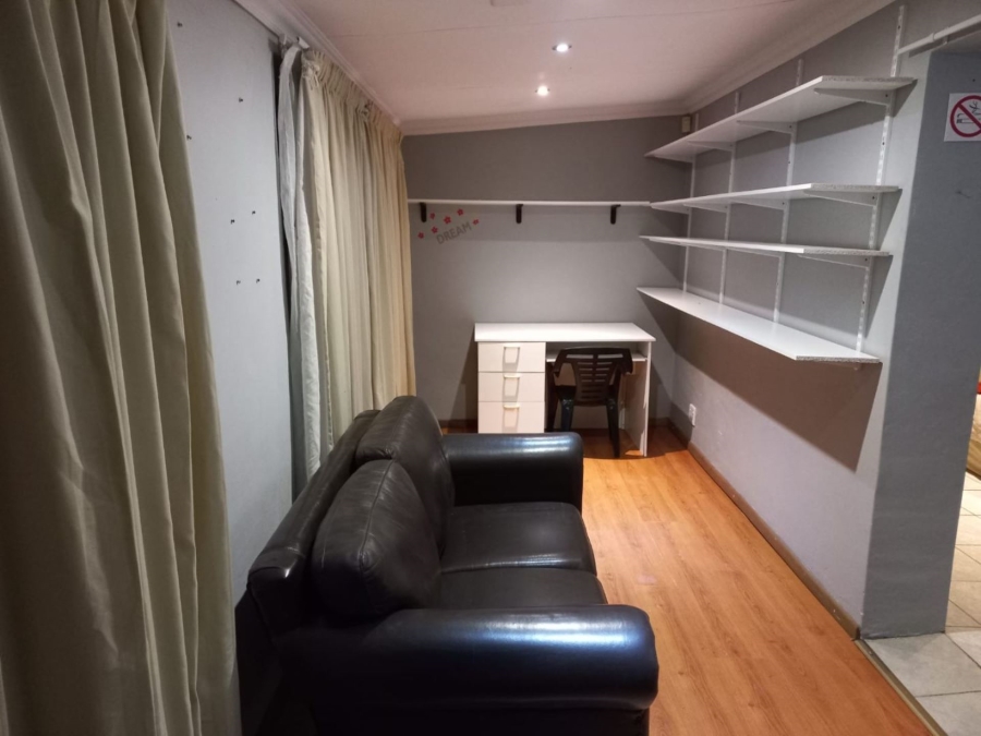 To Let 1 Bedroom Property for Rent in Humerail Eastern Cape